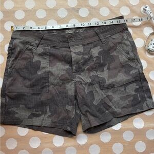 Prana Women's Gray Camouflage Cargo Shorts